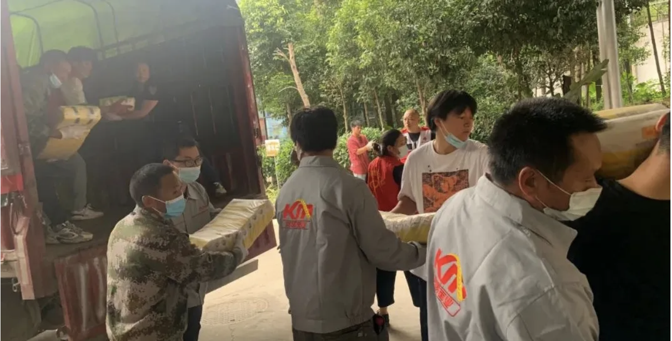 风雨兼程，瓦力游戏爱心物资顺利到达泸定、雅安